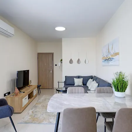 Apartment Steps From The Sea, Downtown, Balcony - Prokymea 74 *